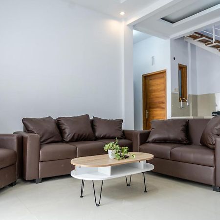 Azalia Homestay Jogjacarta Exterior foto
