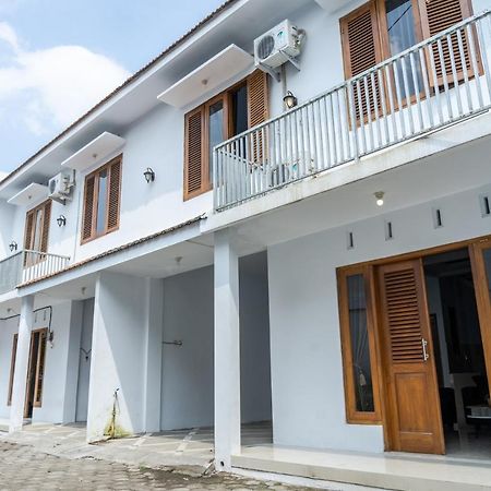 Azalia Homestay Jogjacarta Exterior foto