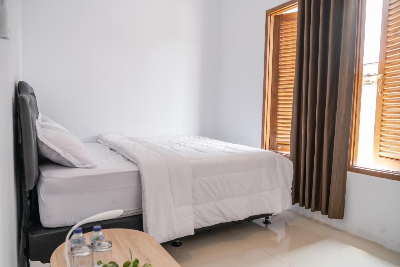 Azalia Homestay Jogjacarta Exterior foto