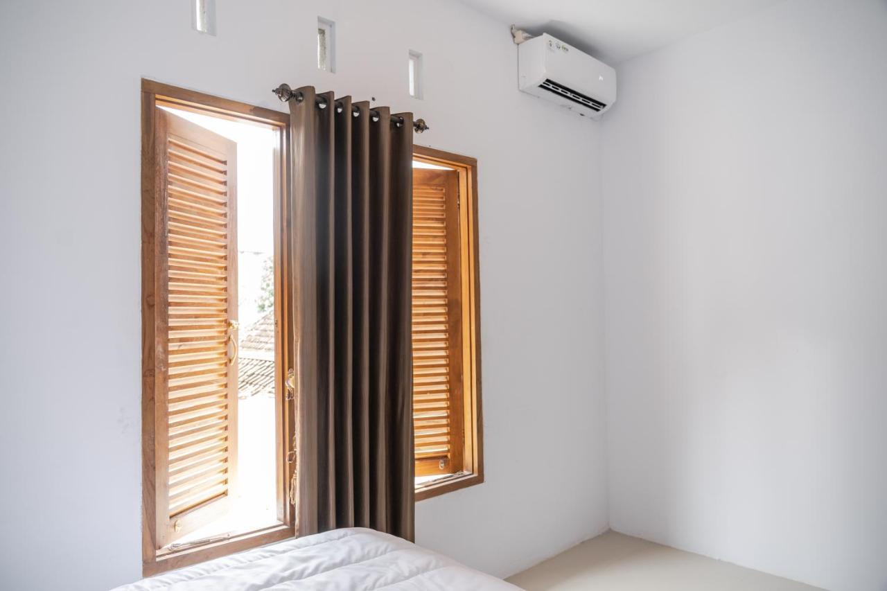 Azalia Homestay Jogjacarta Exterior foto