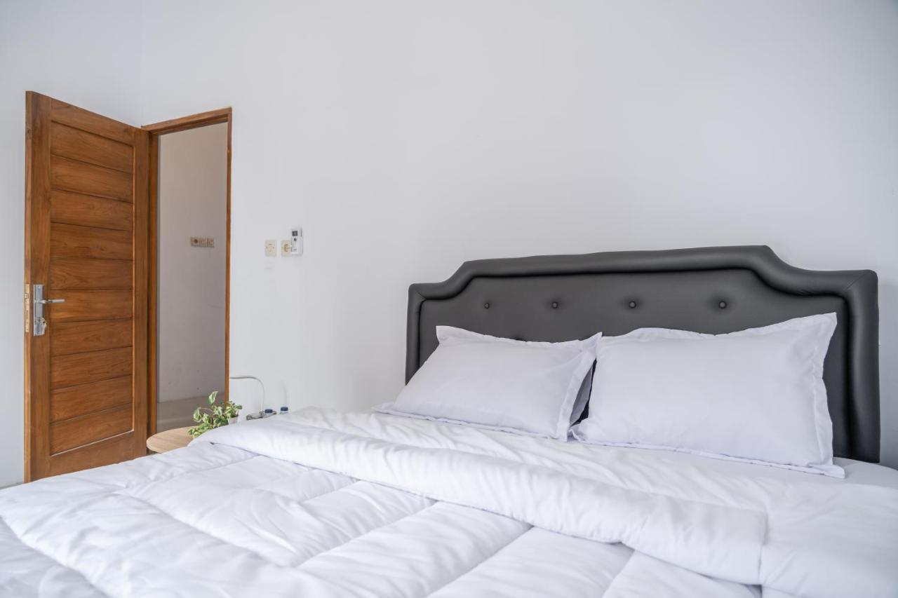Azalia Homestay Jogjacarta Exterior foto