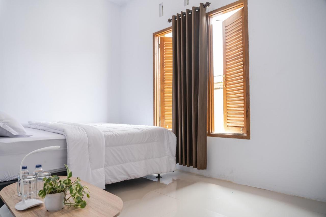 Azalia Homestay Jogjacarta Exterior foto
